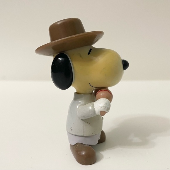 Vintage Snoopy World Tour Venezuela with Maracas Figure - Picture 6 of 10